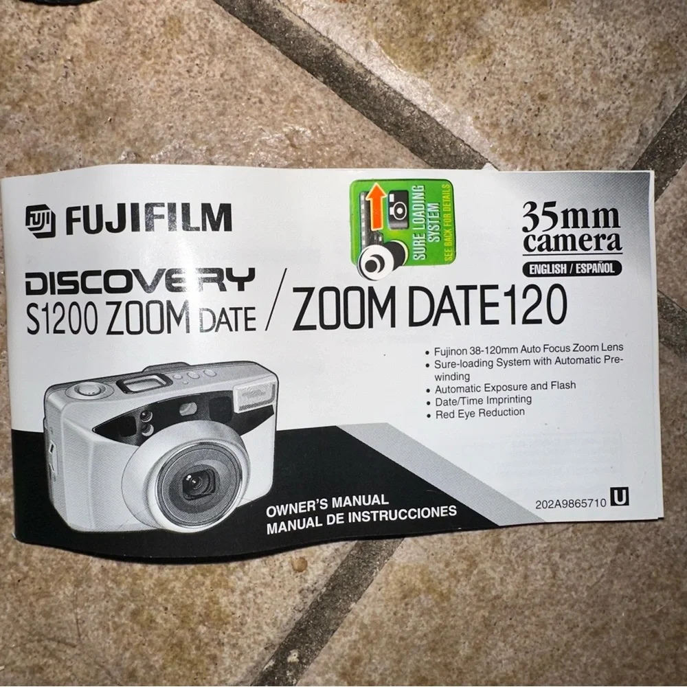Fujifilm S1200 Discovery Zoom Date 120 35mm Point Shoot, Brand New Remote, Case